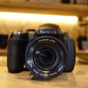 Used Fujifilm FinePix HS10 Bridge Camera