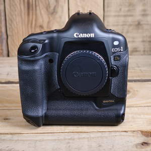 Used Canon EOS 1Ds Mark I Digital SLR Camera Body