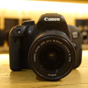 Used Canon EOS 700D DSLR Camera with EF-S 18-55mm STM IS Lens