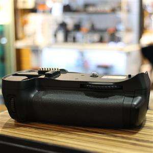 Used Nikon MB-D10 Battery Pack for D300 D300S D700