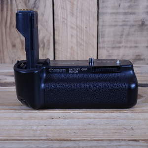 Used Canon BG-E2N Battery Grip