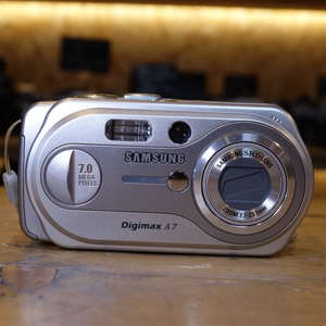 Used Samsung Digimax A7 Compact Digital Camera