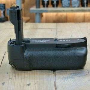 Used Canon BG-E7 Battery Grip for EOS 7D