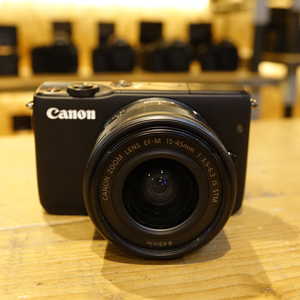 Used Canon EOS M10 Black Camera with 15-45mm F3.5-6.3 Lens