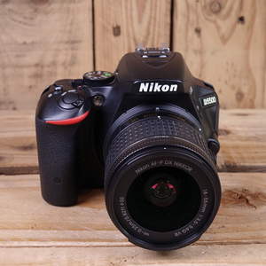 Used Nikon D5500 D-SLR Camera with 18-55mm AF-P VR Lens