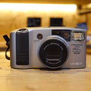 Used Minolta Freedom Zoom 140EX  Panorama Date 35mm Analog Film Compact Camera