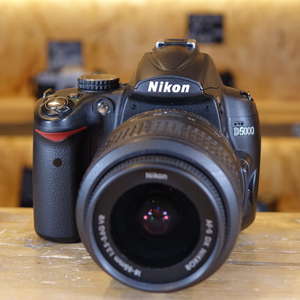 Used Nikon D5000 Digital SLR with AF-S 18-55mm AF-S VR Lens