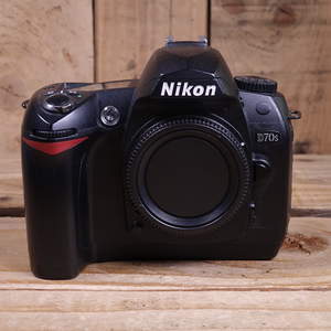 Used Nikon D70s DSLR Camera Body