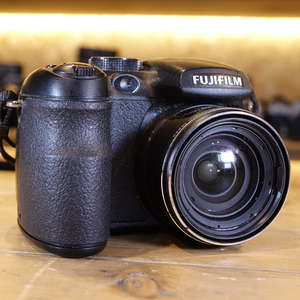 Used Fujifilm FinePix S1000 FD Digital Bridge Camera