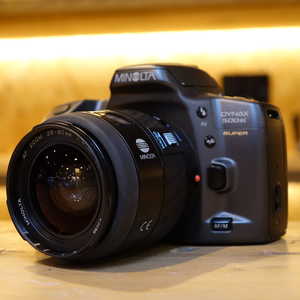 Used Minolta Dynax 500si Super 35mm SLR Analog Film Camera with AF 28-80mm Lens
