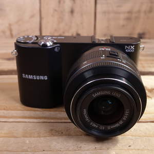Used Samsung NX1000 Camera Body with 20-50mm F3.5-5.6 Lens