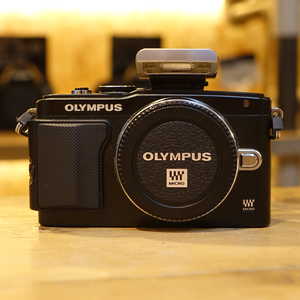 Used Olympus E-PL5 Black Digital Camera Body