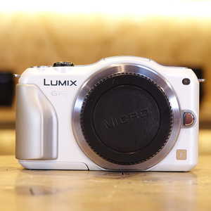 Used Panasonic Lumix GF5 White Camera Body