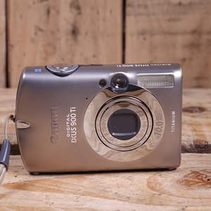 Used Canon Ixus 900Ti Digital Camera