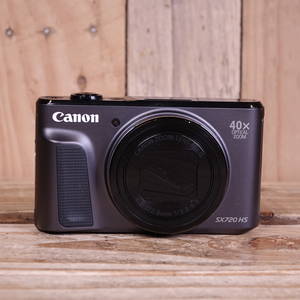 Used Canon PowerShot SX720 HS Black Digital Camera Travel Kit