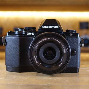 Used Olympus OM-D E-M10 Black Digital Camera with 14-42mm EZ Lens